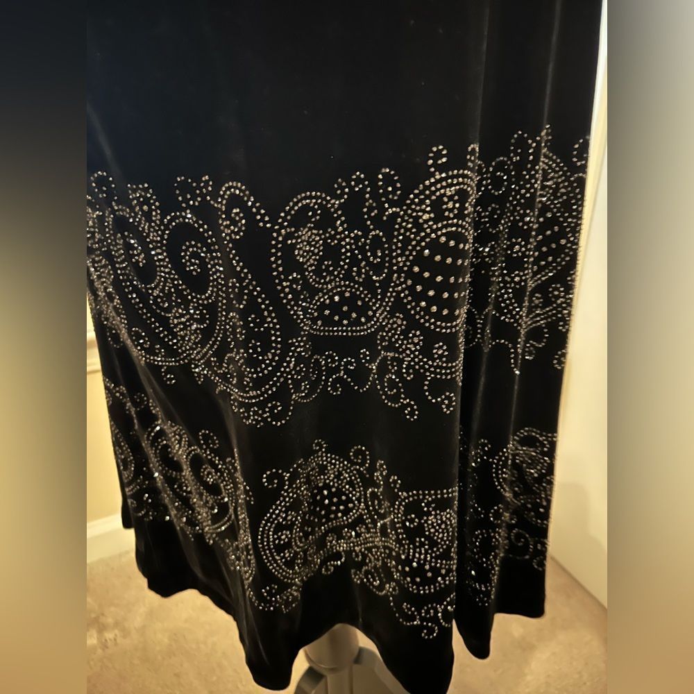White House Black Market Black velvet skirt. size 10